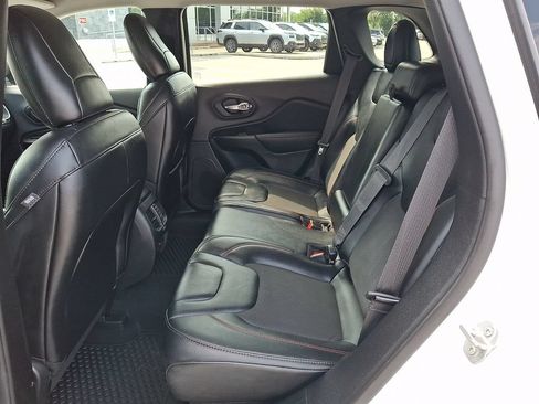 Used 2022 Jeep Cherokee Trailhawk w/ Comfort/Convenience Group AWD/4WD image 10
