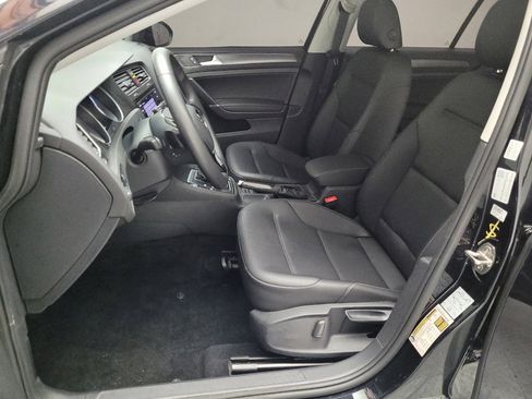 Used 2021 Volkswagen Golf 4-Door image 17