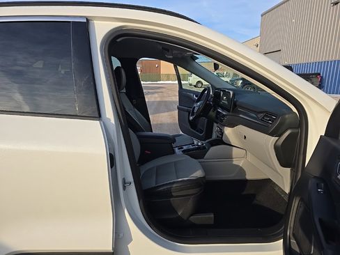 Used 2023 Ford Escape SE image 12