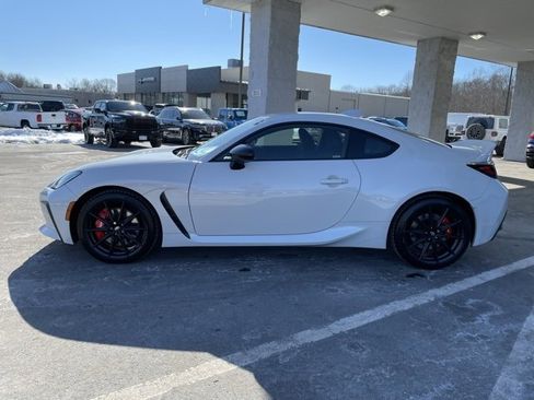 Used 2025 Toyota GR86 Premium w/ Performance Package image 8