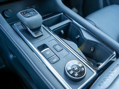 Certified 2025 Nissan Pathfinder SL image 34