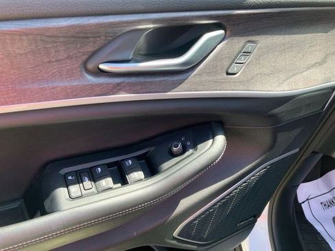 Used 2023 Jeep Grand Cherokee Limited w/ Luxury Tech Group II AWD/4WD image 10