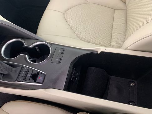 Used 2023 Toyota Camry XLE image 28