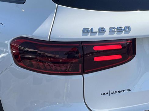 Used 2024 Mercedes-Benz GLB 250 image 44