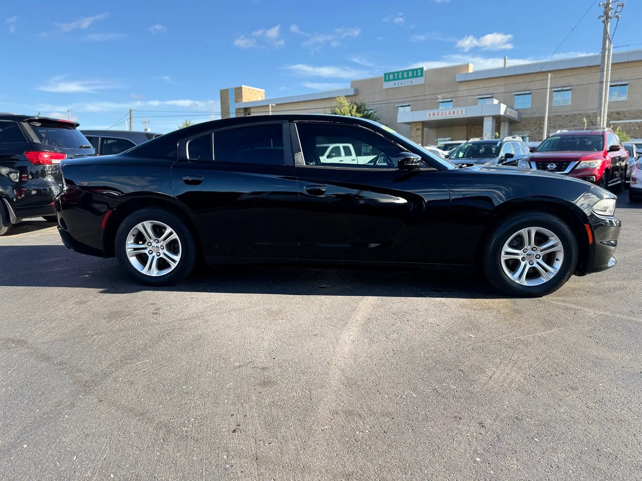 Used 2015 Dodge Charger SE w/ Popular Equipment Group RWD image 2