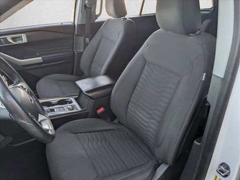 Used 2021 Ford Explorer XLT image 16