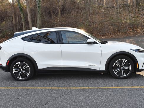 Used 2022 Ford Mustang Mach-E Select image 10