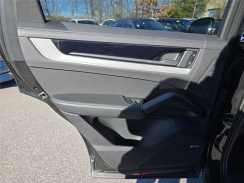 Used 2024 Porsche Cayenne image 14