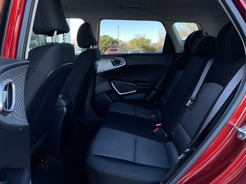 Used 2025 Kia Soul LX w/ LX Technology Package image 11