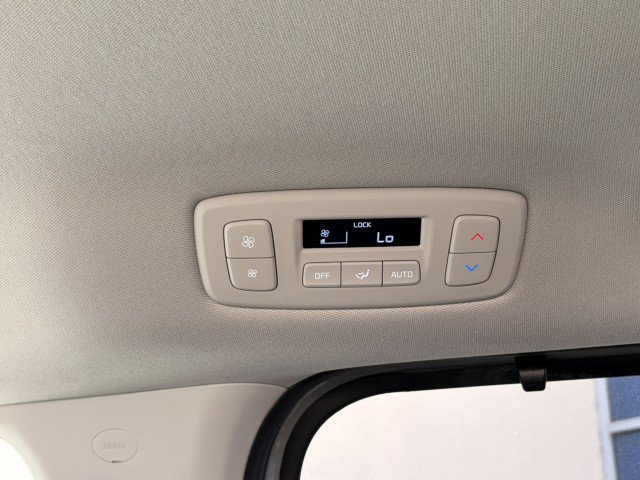 Used 2024 Kia Carnival SX Prestige FWD image 31