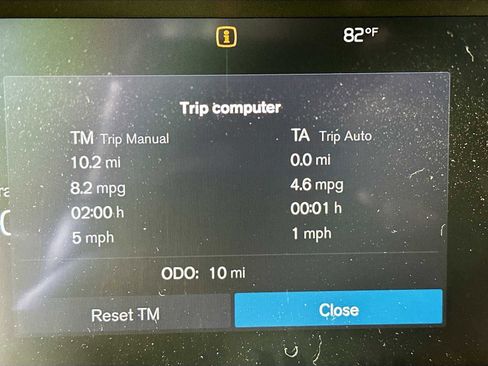 Used 2025 Volvo XC40 B5 Ultra w/ Climate Package image 12