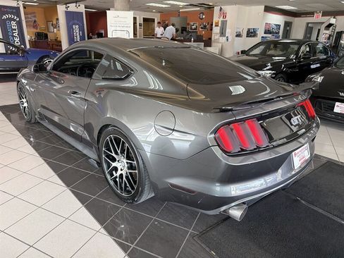 Used 2017 Ford Mustang GT w/ GT Performance Package RWD image 5