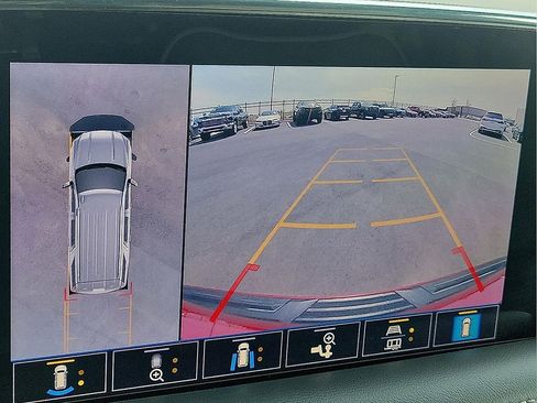 Used 2021 GMC Yukon XL SLT w/ SLT Premium Package image 18