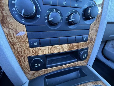 Used 2009 Jeep Grand Cherokee Limited image 26