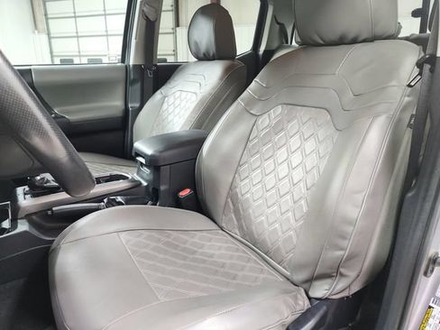 Used 2017 Toyota Tacoma SR5 w/ Tow Package RWD image 10