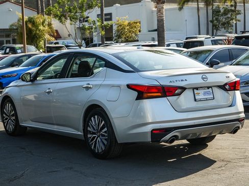 Used 2024 Nissan Altima 2.5 SV w/ SV Premium Package FWD image 4