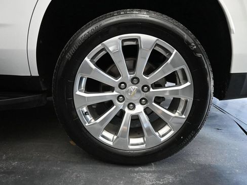 Used 2021 Chevrolet Tahoe Premier w/ Premium Package AWD/4WD image 14
