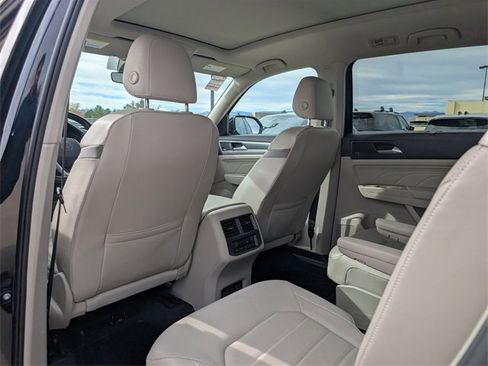 Used 2022 Volkswagen Atlas SEL Premium image 12