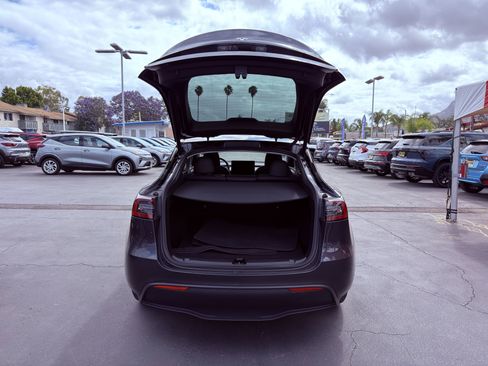 Used 2024 Tesla Model Y Long Range AWD/4WD image 15