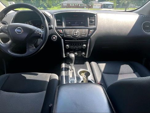 Used 2018 Nissan Pathfinder SV AWD/4WD image 15