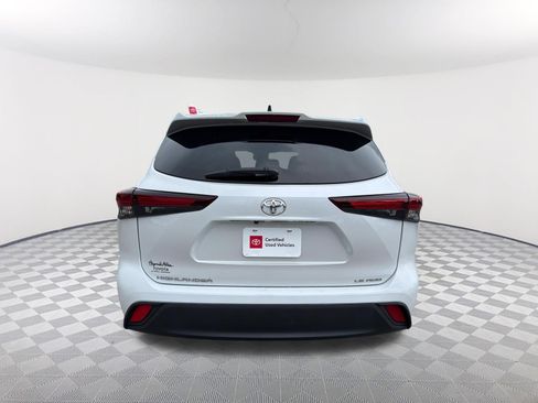 Certified 2024 Toyota Highlander LE AWD/4WD image 16