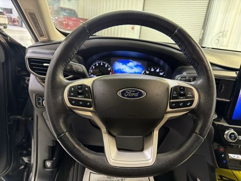 Used 2022 Ford Explorer Limited w/ Limited Technology Package RWD image 13