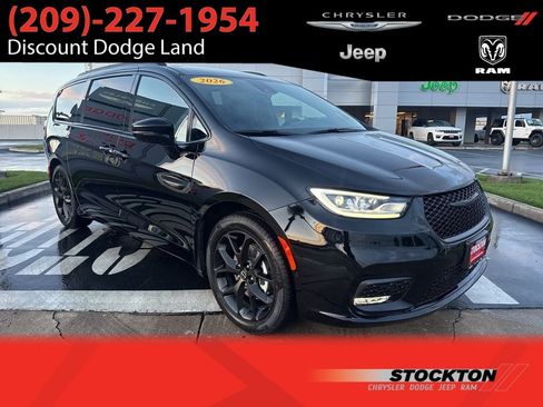New 2026 Chrysler Pacifica Limited w/ S Appearance Package FWD image 1