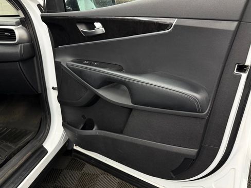 Used 2017 Kia Sorento LX image 5