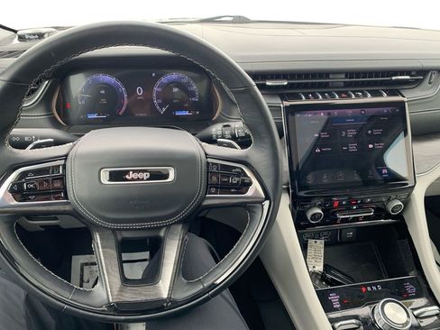 Used 2022 Jeep Grand Cherokee L Overland w/ Advanced Protech Group III image 9