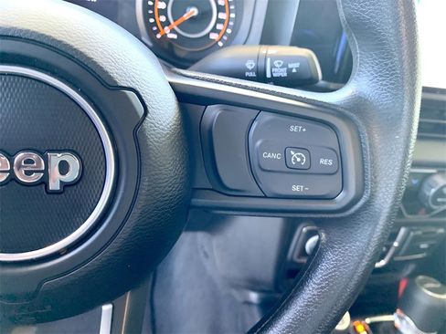 Used 2025 Jeep Gladiator Nighthawk image 30