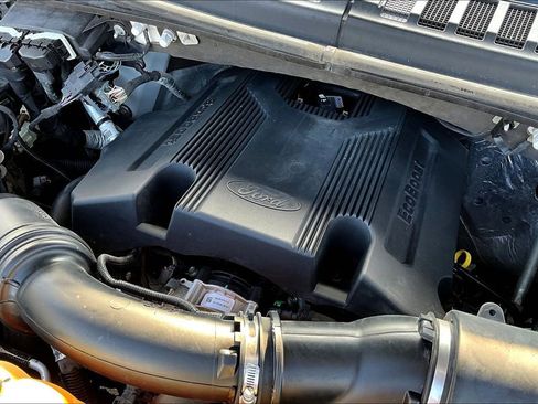 Used 2017 Ford F150 Platinum w/ Equipment Group 701A Luxury image 31