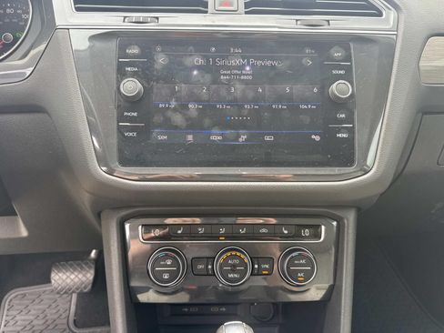 Used 2021 Volkswagen Tiguan SE w/ Panoramic Sunroof Package FWD image 25