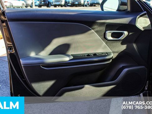 Used 2025 Kia K4 LXS image 37