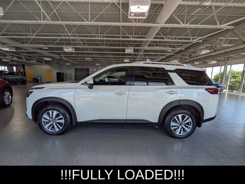 Used 2023 Nissan Pathfinder SL AWD/4WD image 5