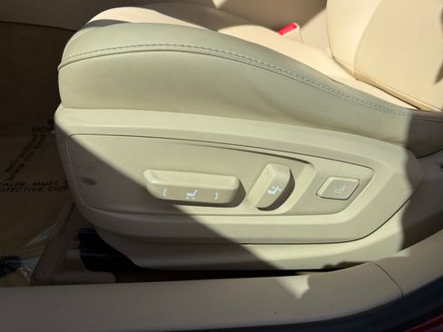 Used 2013 Lexus ES 300h w/ Premium Pkg FWD image 14