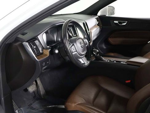 Used 2021 Volvo XC60 T5 Momentum w/ Premium Package image 23