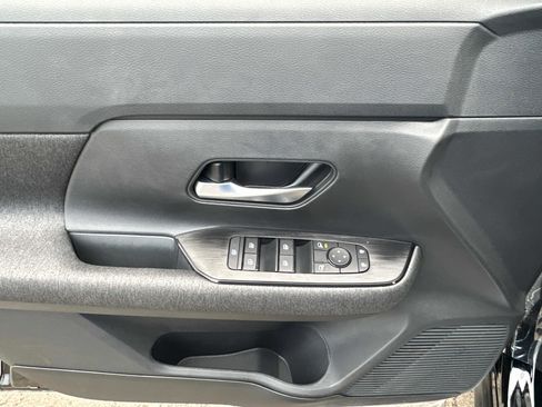 New 2026 Nissan Kicks SV AWD/4WD image 18