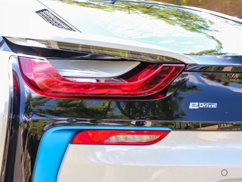 Used 2017 BMW i8 image 15