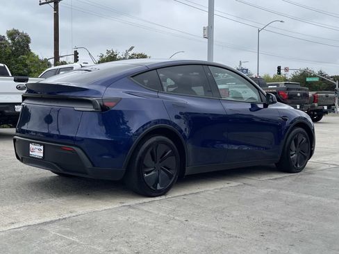 Used 2026 Tesla Model Y 2WD image 3