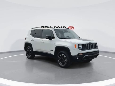 Used 2023 Jeep Renegade Latitude image 2