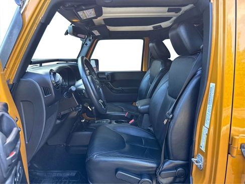 Used 2014 Jeep Wrangler Unlimited Sahara image 3