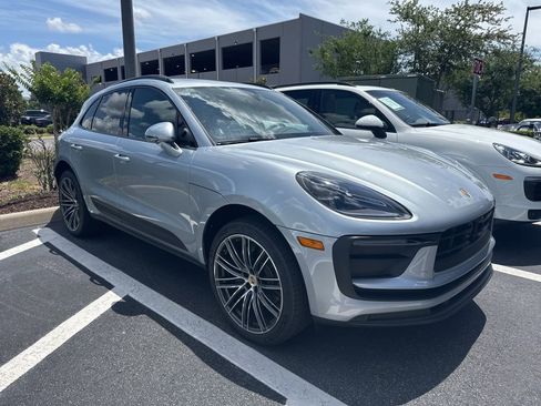 Certified 2026 Porsche Macan AWD/4WD image 4