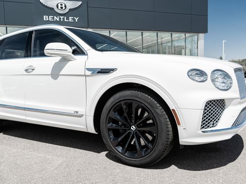 Certified 2022 Bentley Bentayga AWD/4WD image 18