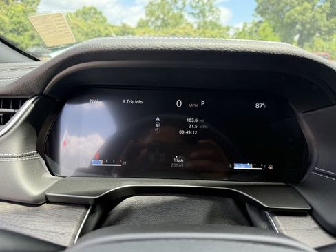 New 2025 Jeep Grand Cherokee Limited w/ Luxury Tech Group II image 20