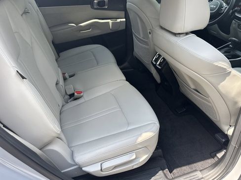Used 2025 Kia Sorento S w/ Panoramic Sunroof Package FWD image 16