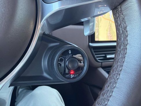 Used 2021 Porsche Cayenne Coupe image 25