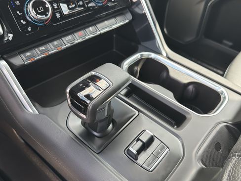 Used 2025 GMC Sierra 1500 Denali AWD/4WD image 26