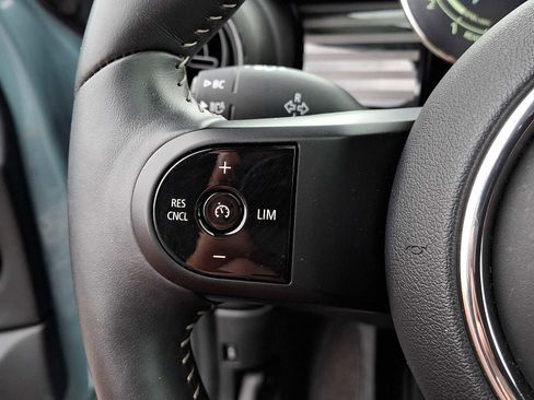 Used 2023 MINI Cooper 4-Door Hardtop w/ Multitone Edition image 23