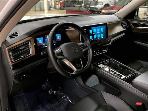 Used 2025 Volkswagen Atlas SE AWD/4WD image 13