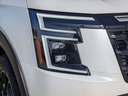 Used 2025 Nissan Armada PRO-4X w/ Pro-4X Premium Package image 10